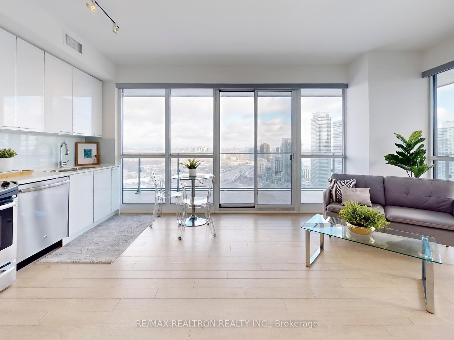 3 Bedrooms Condo at 10 Park Lawn, Toronto For sale