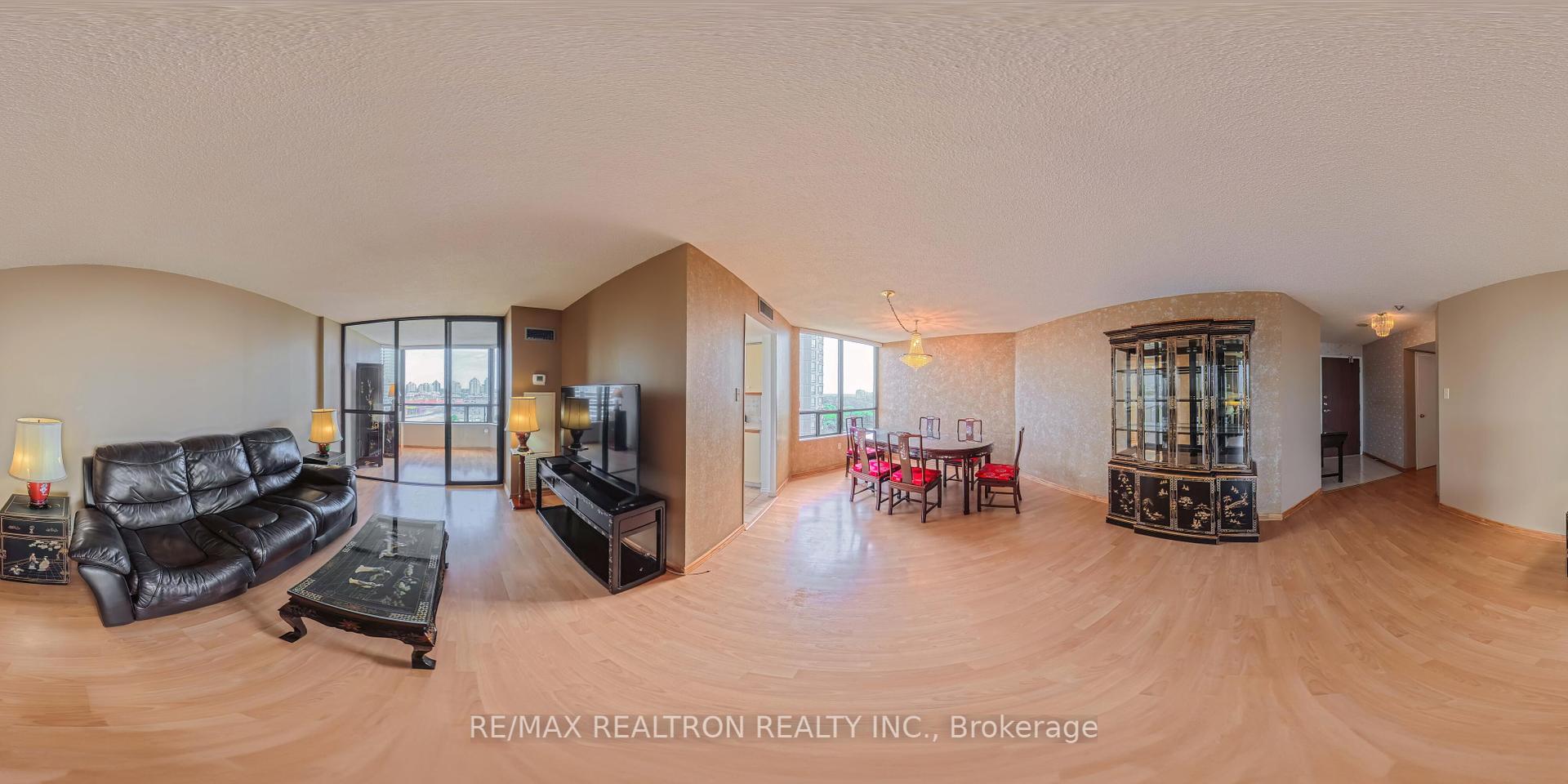 2 Bedrooms Condo at 7420 Bathurst, Vaughan For sale