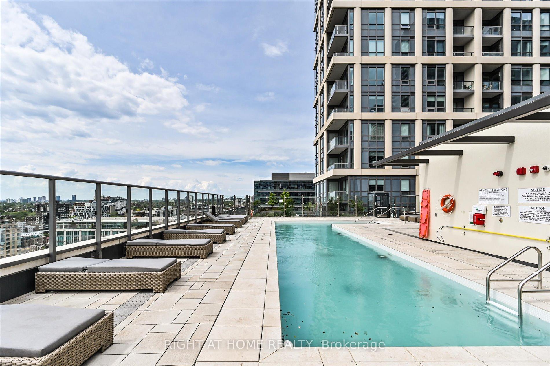 3 Bedrooms Condo at 108 Peter, Toronto For sale