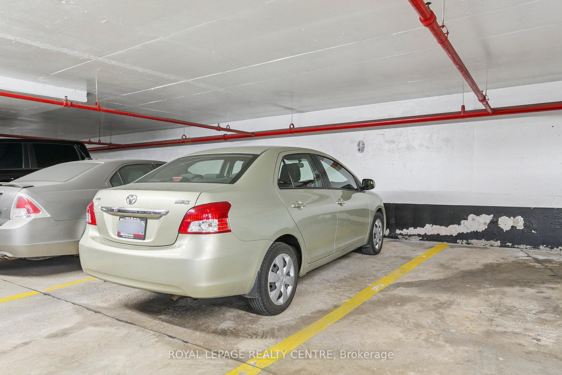 3 Bedrooms Condo at 1110 Walden, Mississauga For sale
