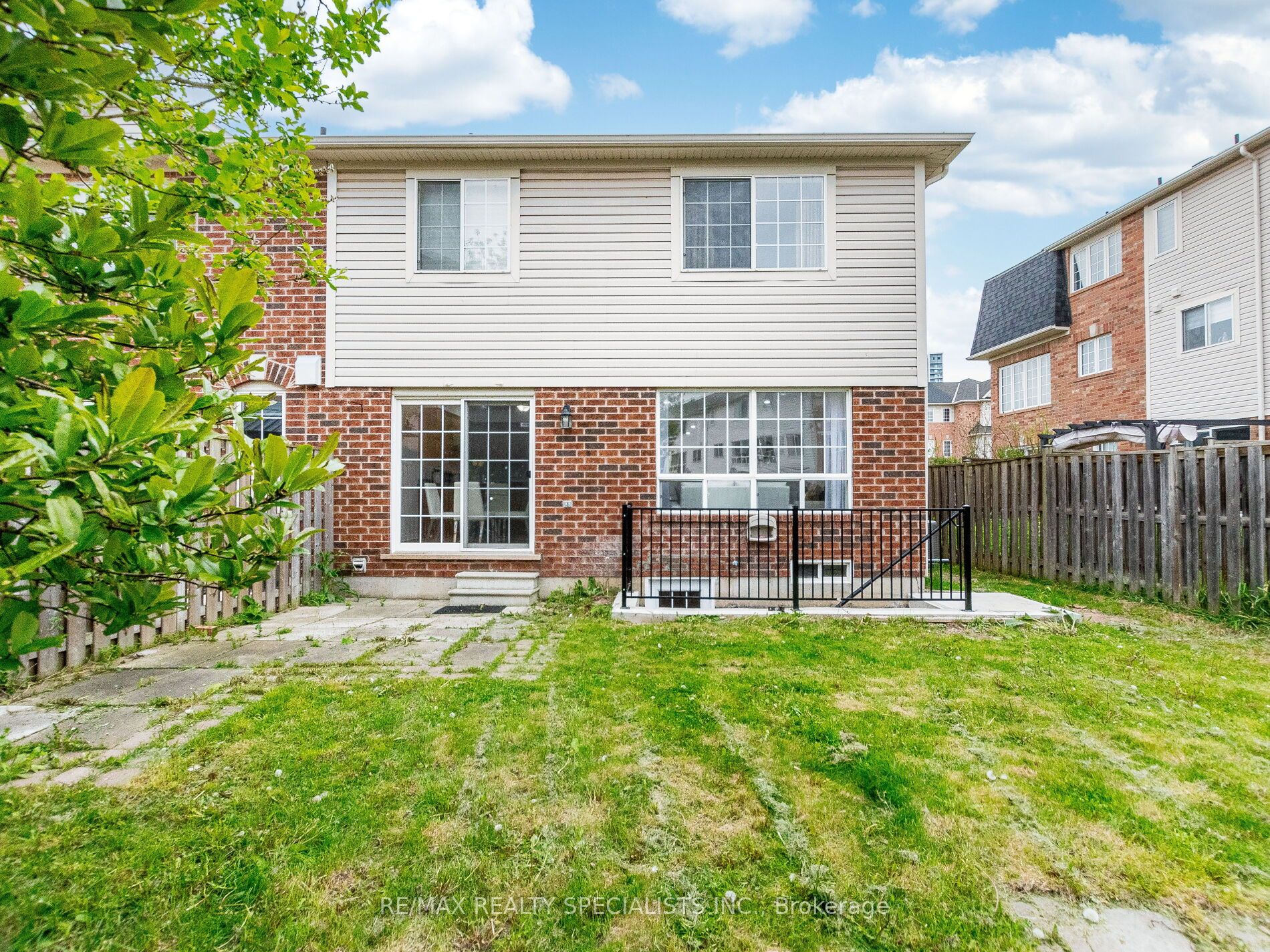 105 DECKER HOLLOW Circle