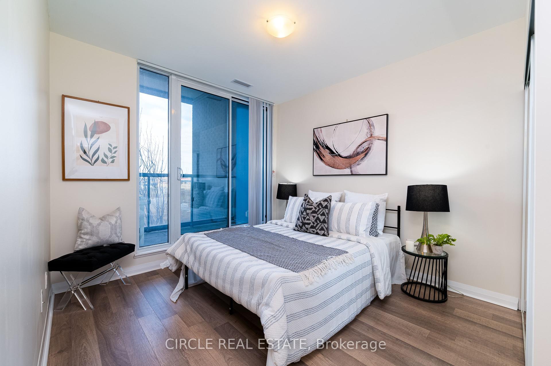 4 Bedrooms Condo at 5033 Four Springs,  Mississauga For sale
