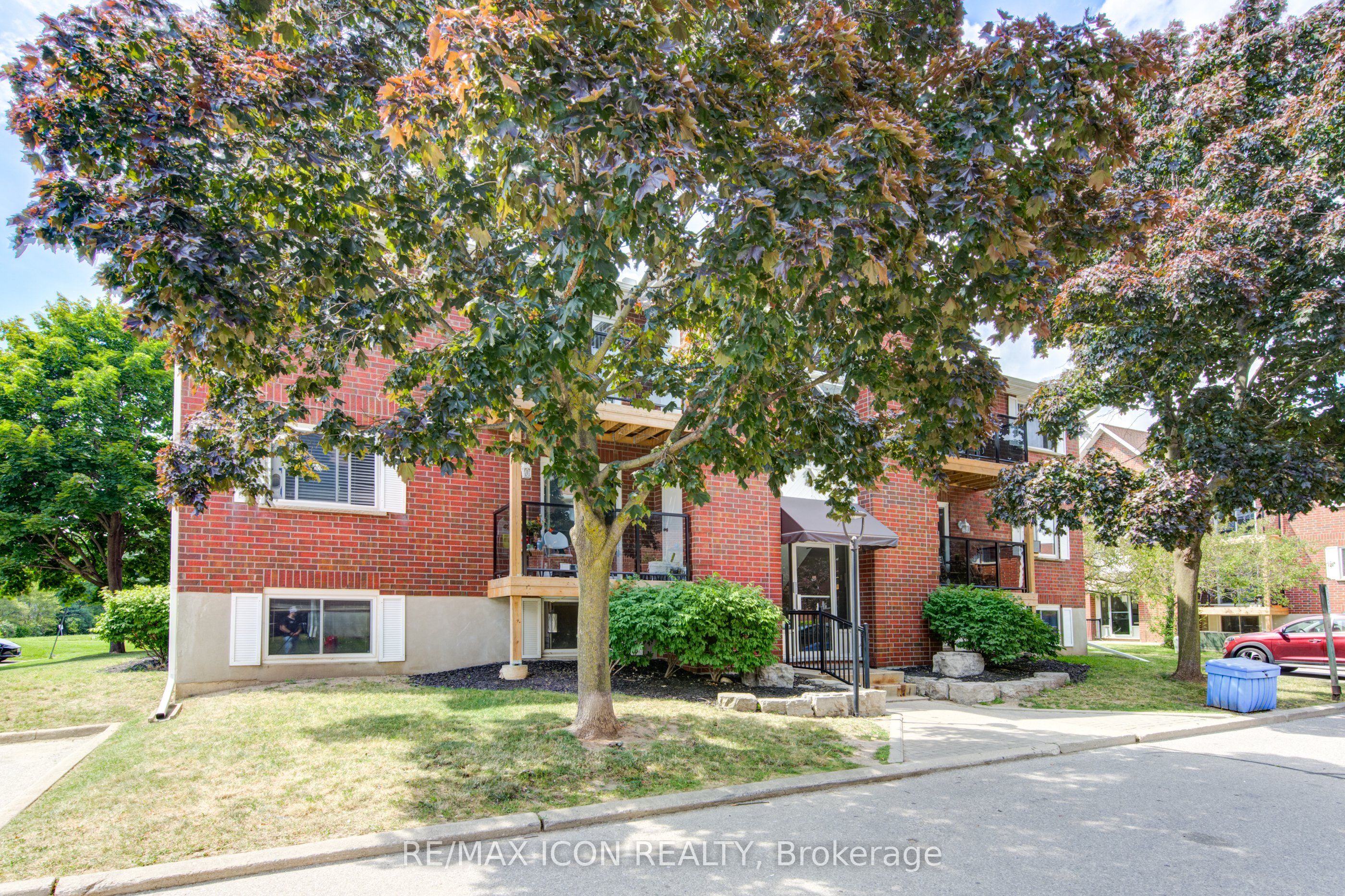 #601 - 565 Greenfield Avenue, Kitchener, ON N2C 2P4