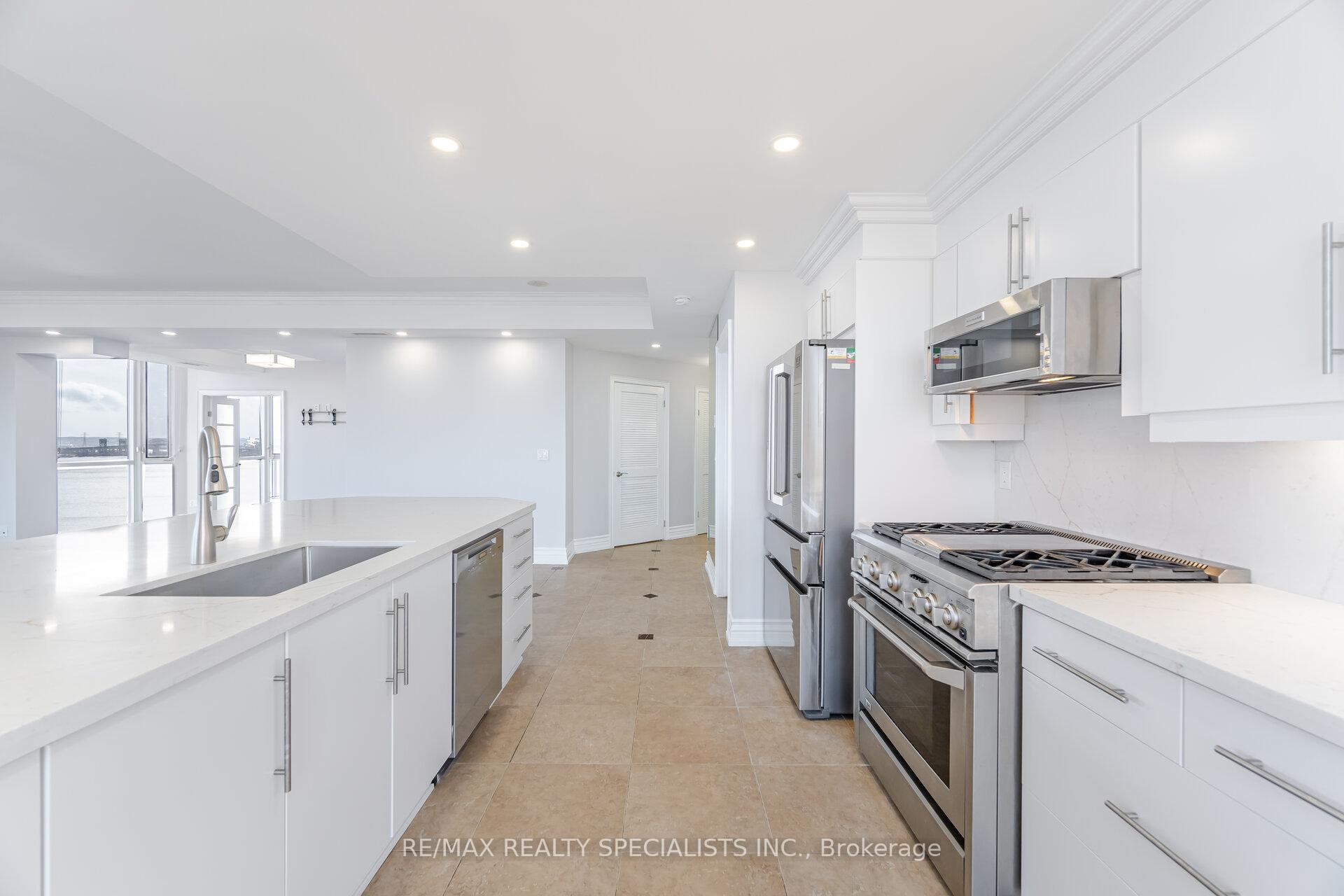 3 Bedrooms Condo at 1477 Lakeshore,  Burlington For sale