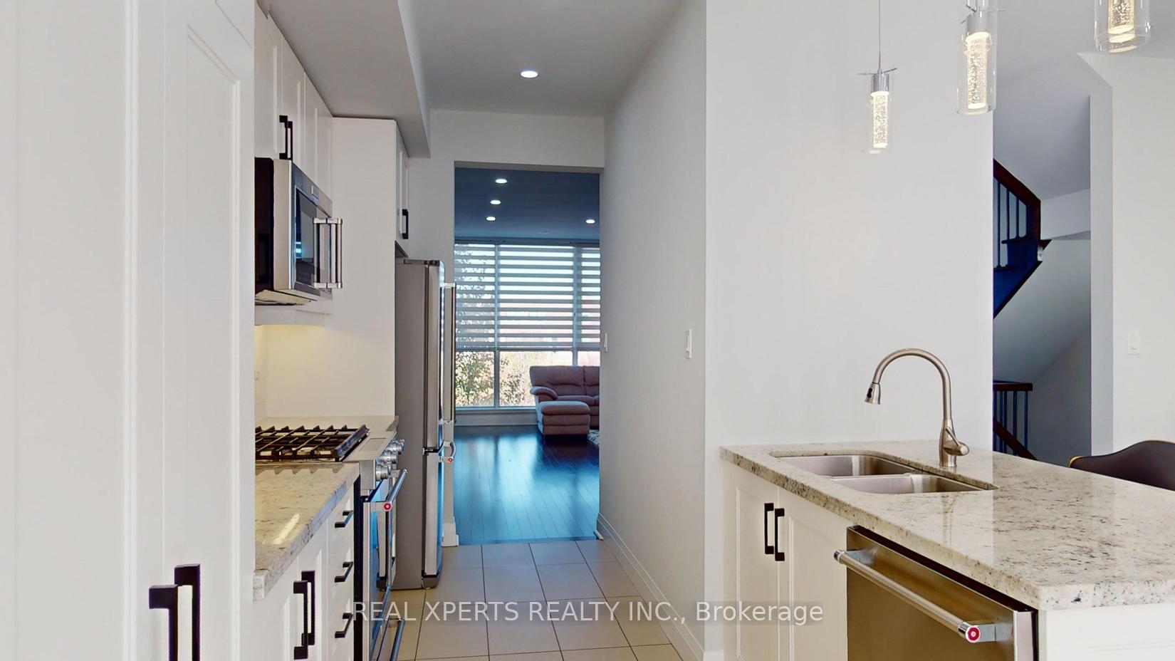 4 Bedrooms Condo at 90 Little Creek,  Mississauga For sale