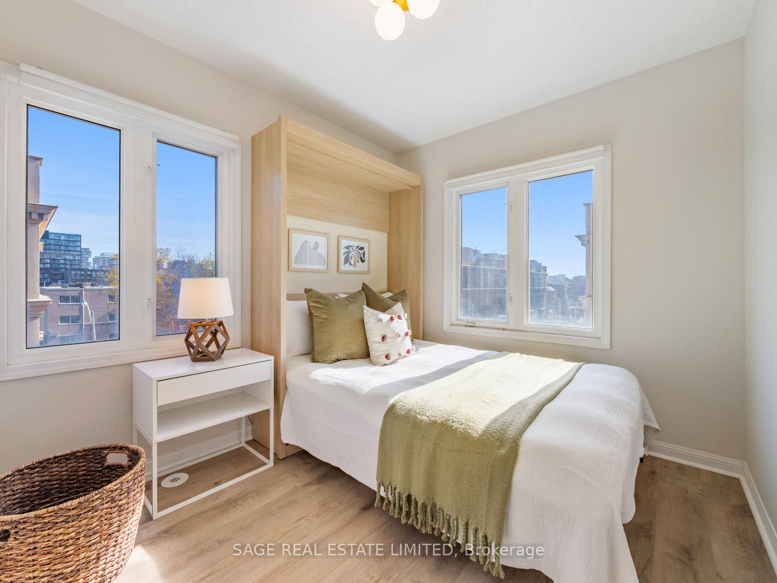 2 Bedrooms Condo at 78 Carr, Toronto For sale