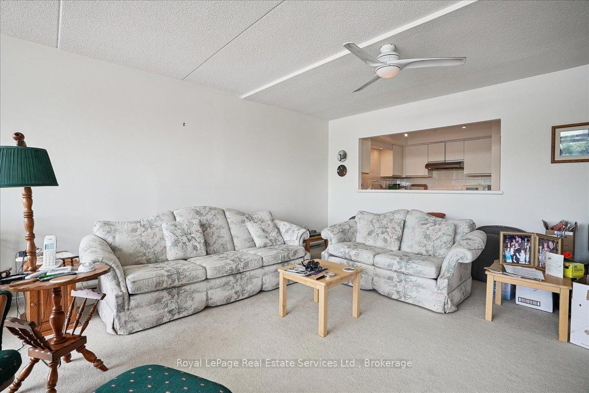 2 Bedrooms Condo at 100 Bronte, Oakville For sale