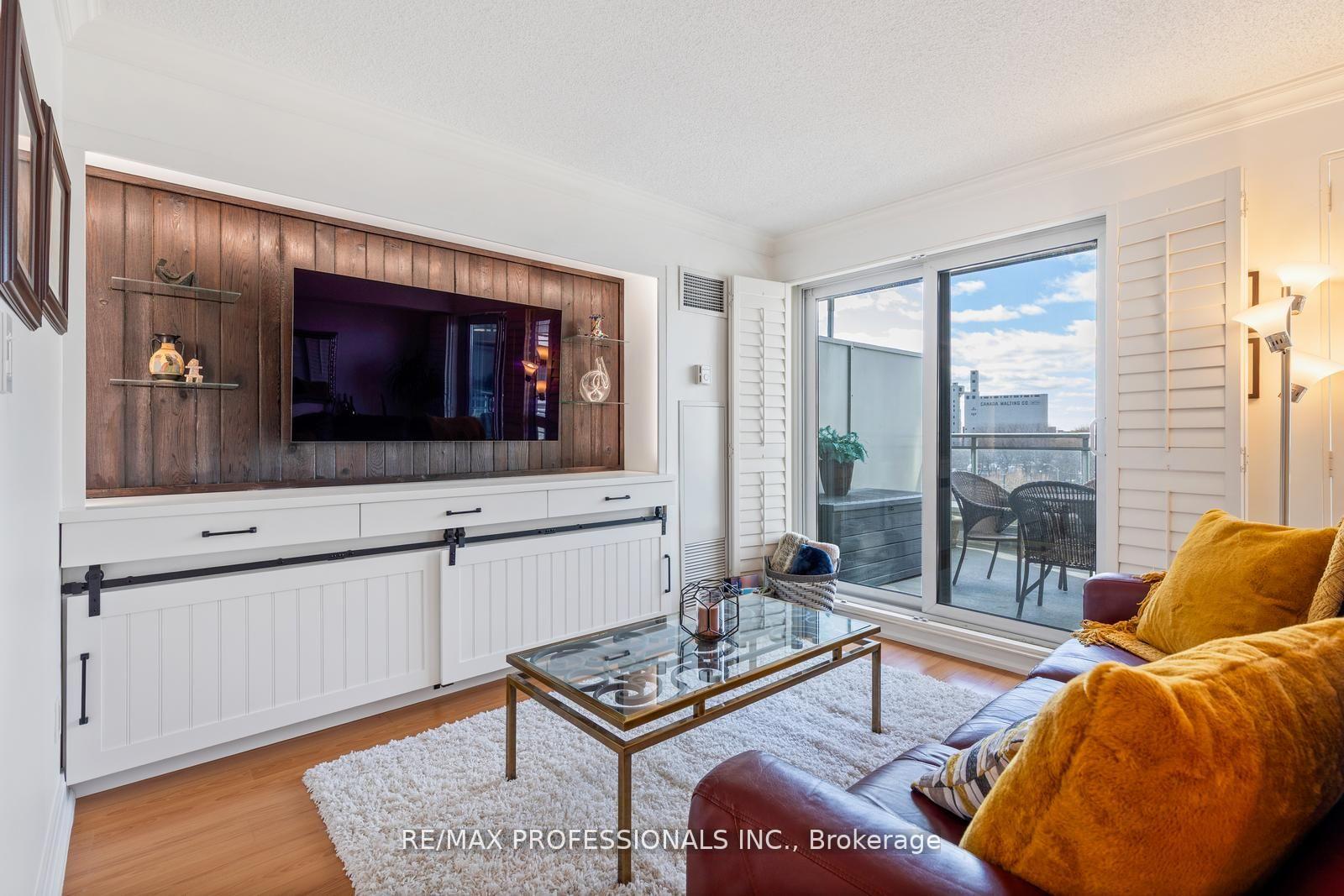 2 Bedrooms Condo at 410 Queens,  Toronto For sale