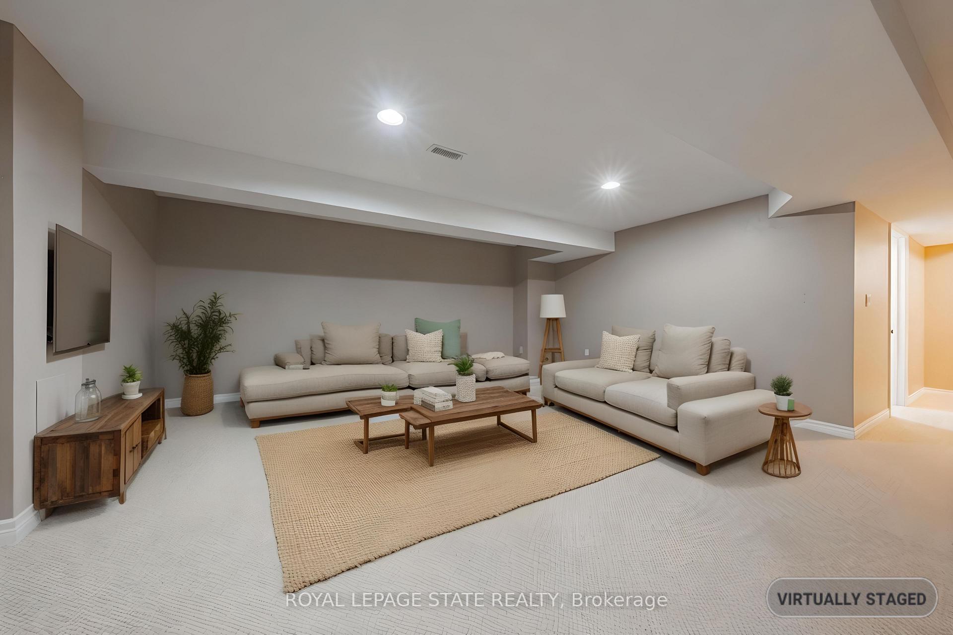 2 Bedrooms Condo at 130 Southbrook, Hamilton For sale