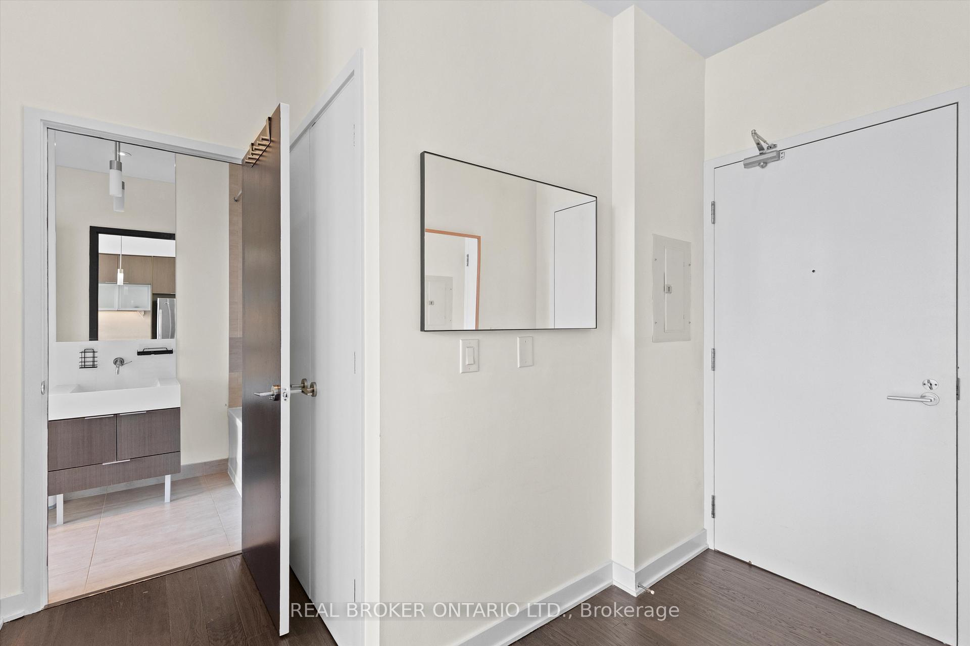 1 Bedroom Condo at 110 Charles, Toronto For sale