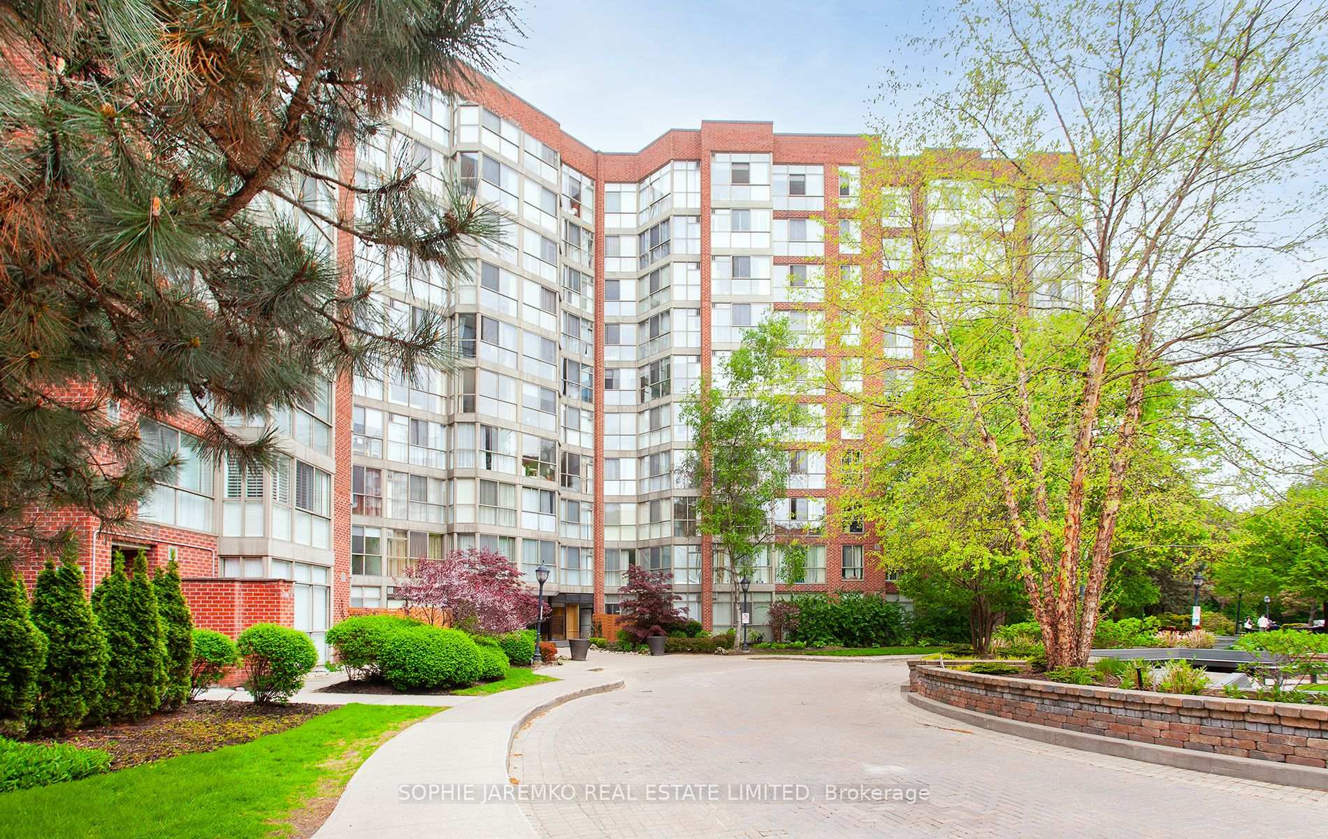 3 Bedrooms Condo at 22 Southport, Toronto For sale