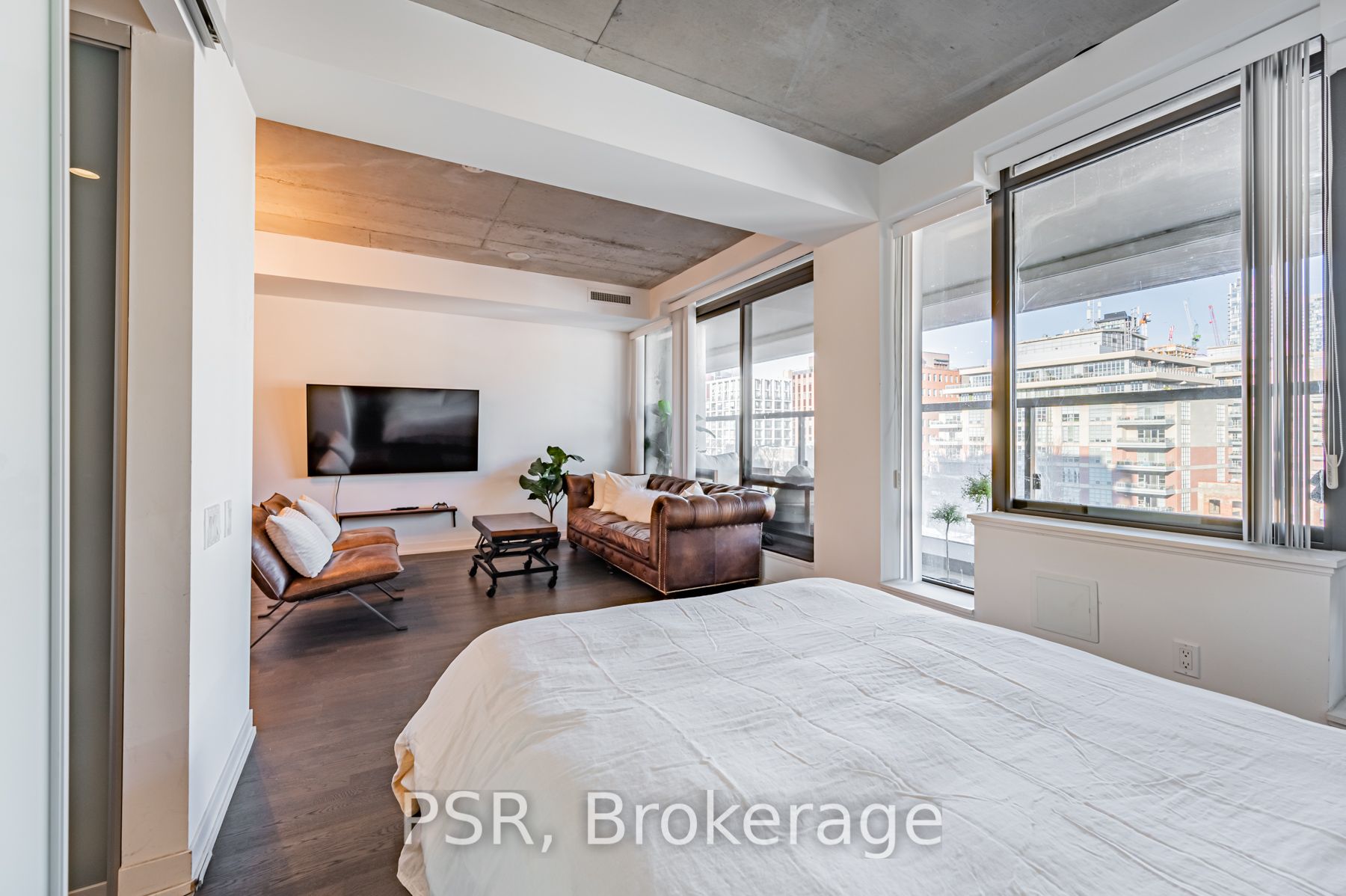 560 King Street W, #610