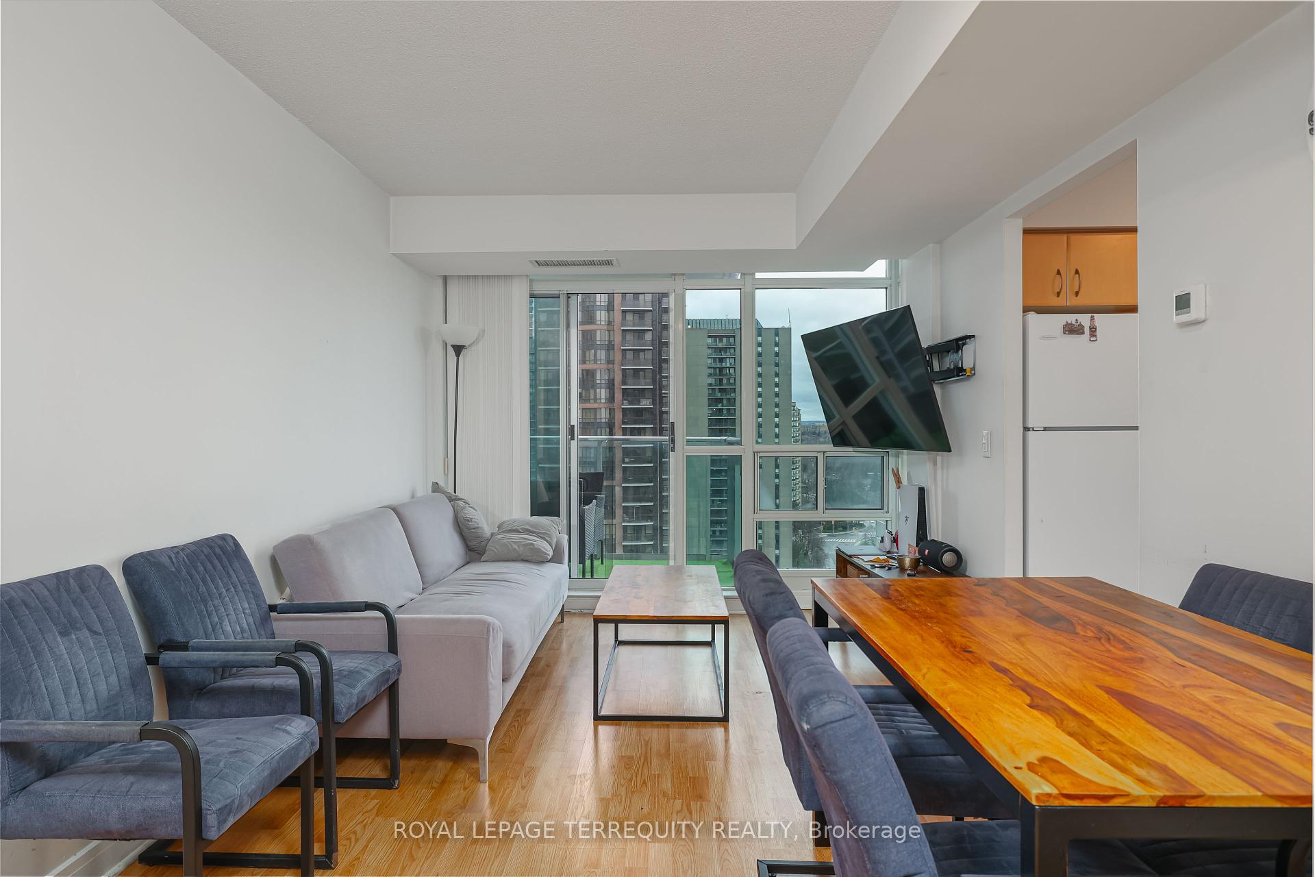 2 Bedrooms Condo at 35 Bales, Toronto For sale