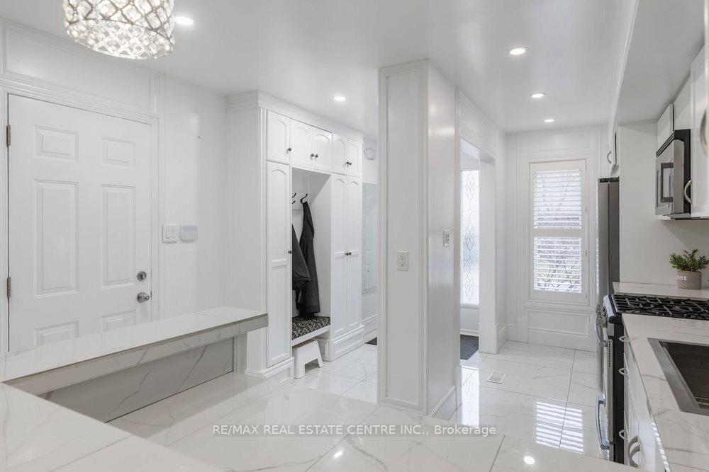 3 Bedrooms Condo at 2774 King,  Hamilton For sale