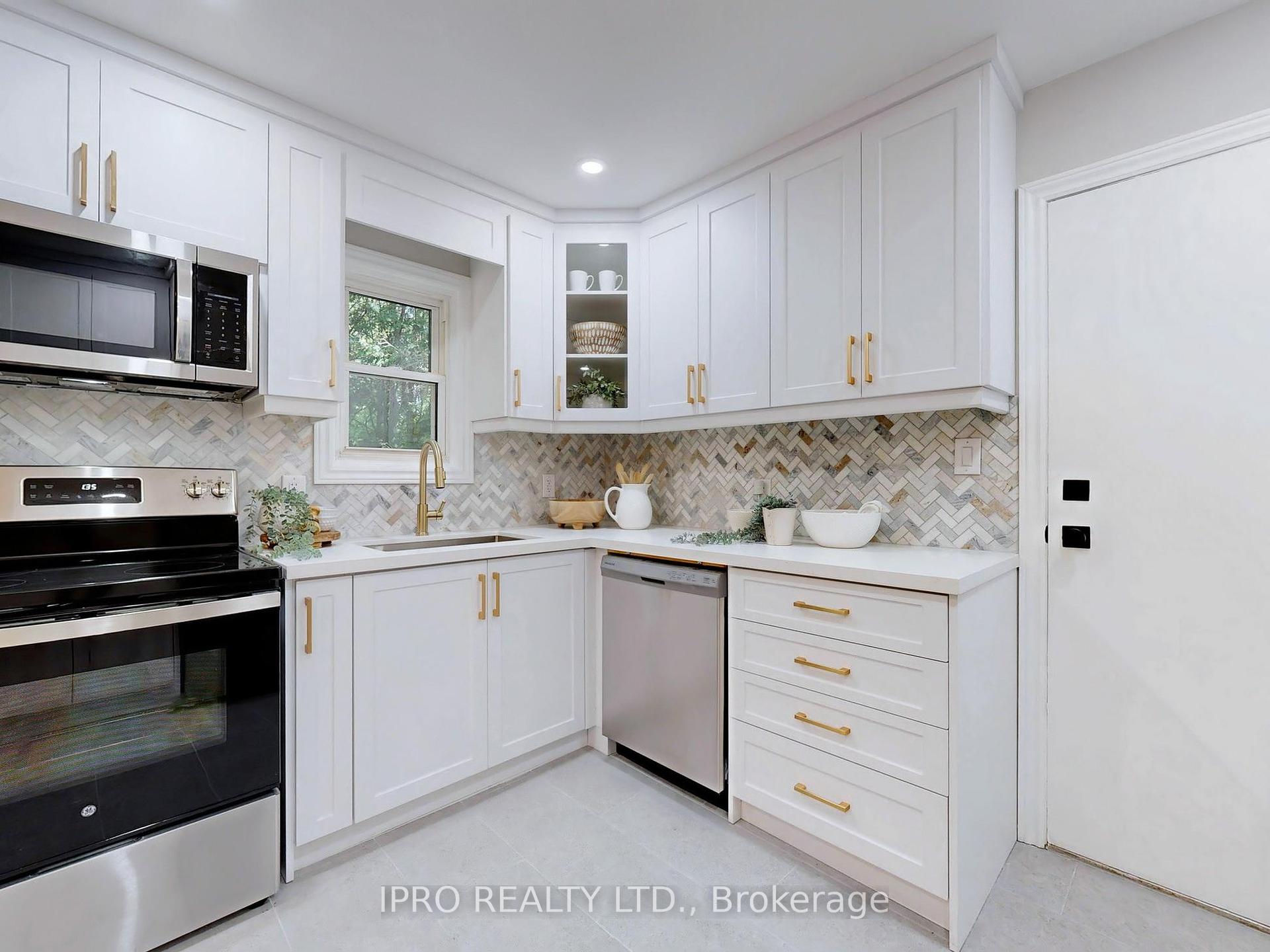 4 Bedrooms Condo at 61 Plum Tree, Toronto For sale