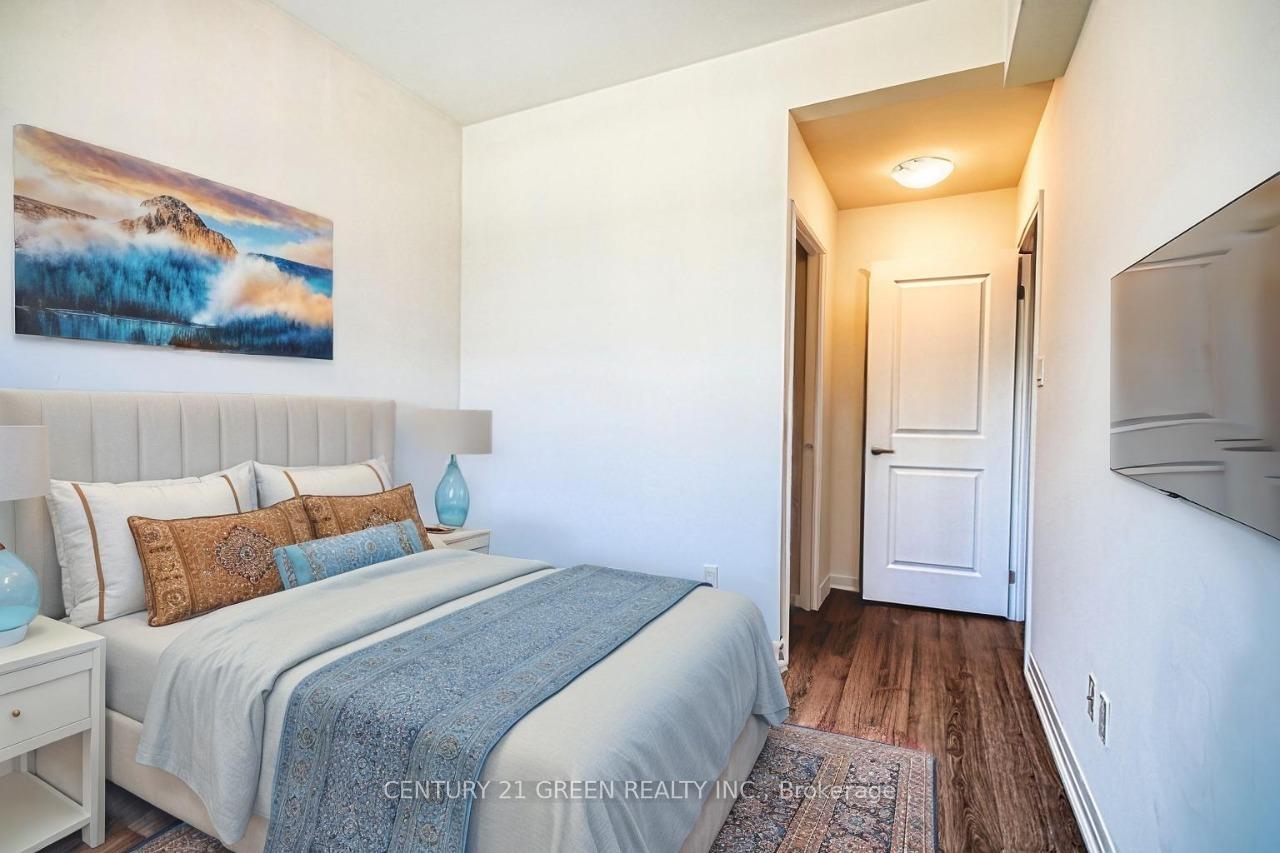 2 Bedrooms Condo at 680 Atwater, Mississauga For sale