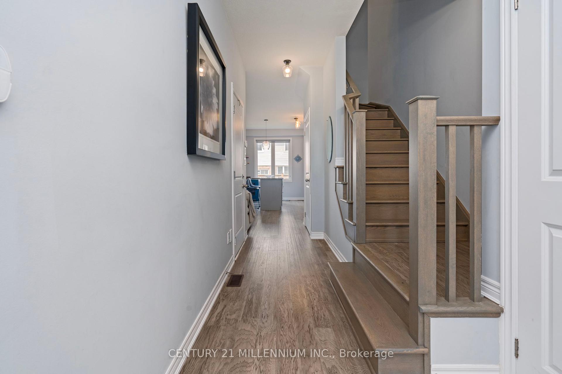 3 Bedrooms Condo at 19 Arietta, Hamilton For sale