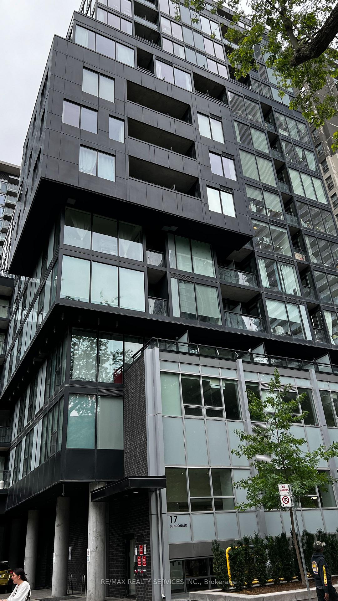 2 Bedrooms Condo at 17 Dundonald, Toronto For sale