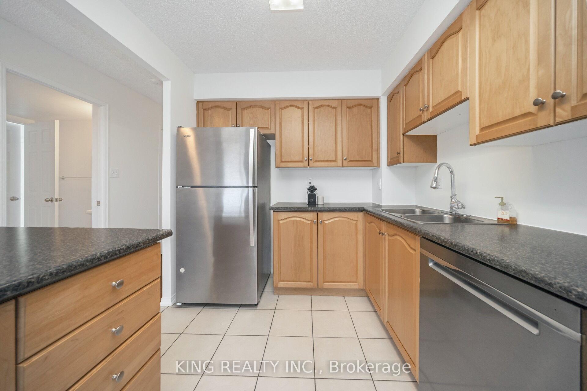3 Bedrooms Condo at 32 Tannery,  Mississauga For sale