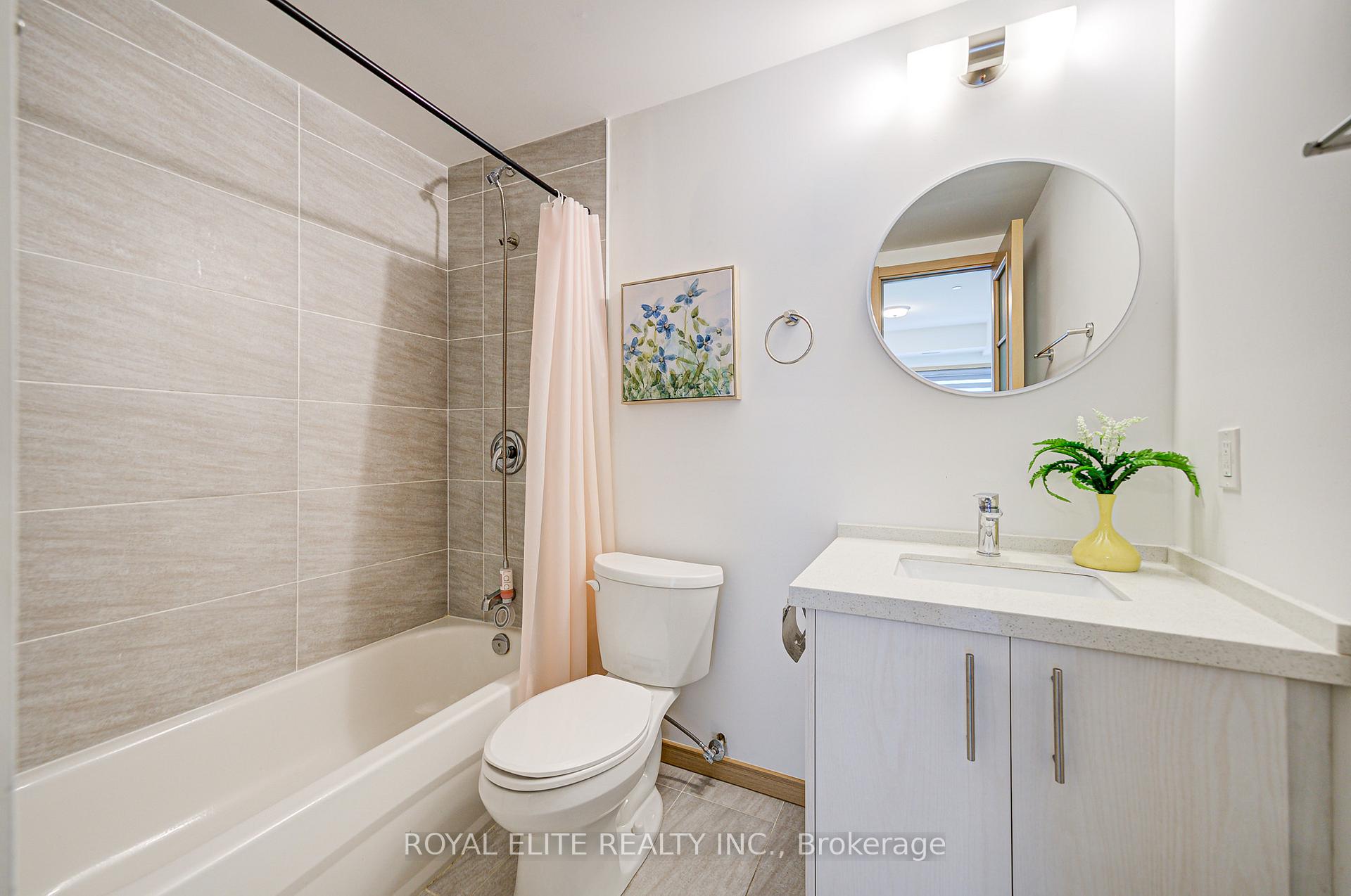 3 Bedrooms Condo at 200 Chester Le, Toronto For sale