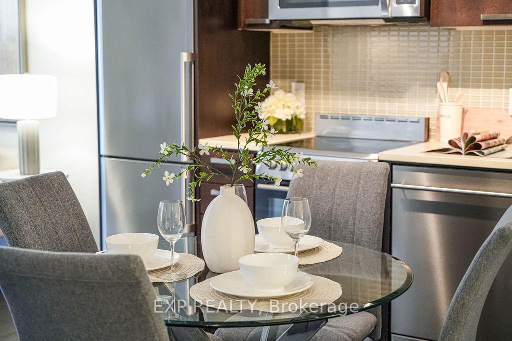 2 Bedrooms Condo at 295 Adelaide, Toronto For sale