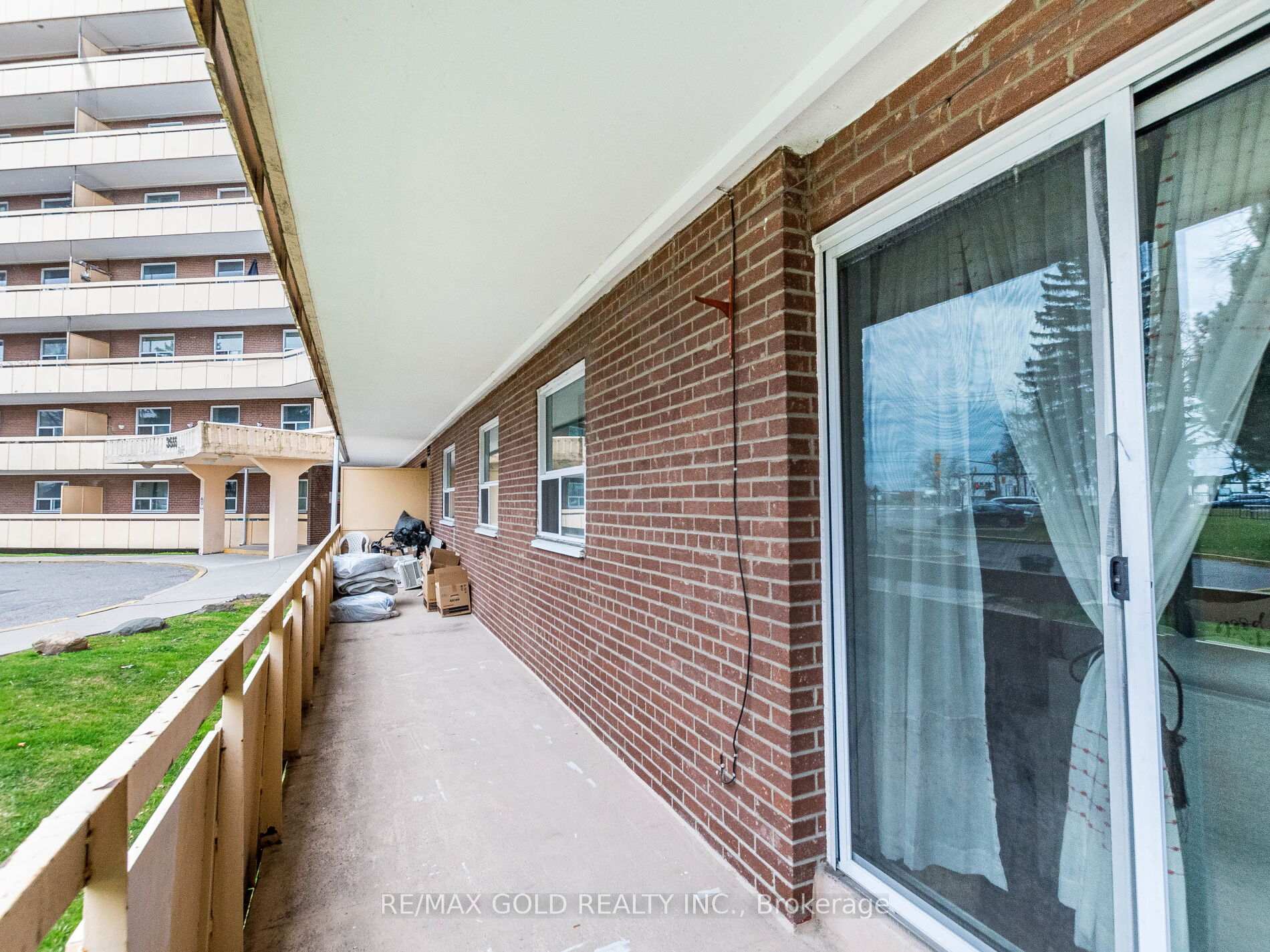 3 Bedrooms Condo at 3555 Derry,  Mississauga For sale