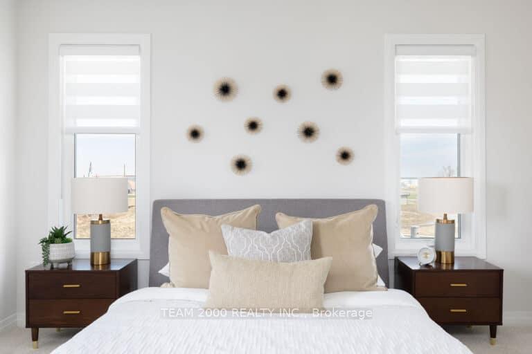 3 Bedrooms Condo at 10 Freedom, Hamilton For sale