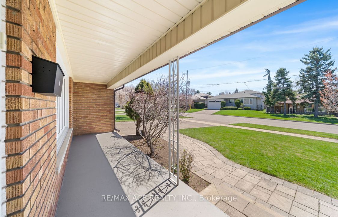 6 Oldborough Circle