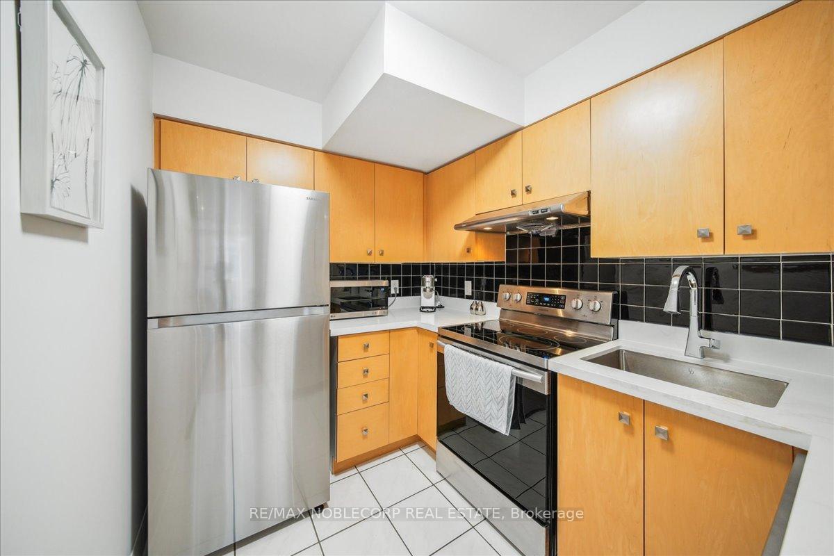 2 Bedrooms Condo at 415 Jarvis, Toronto For sale