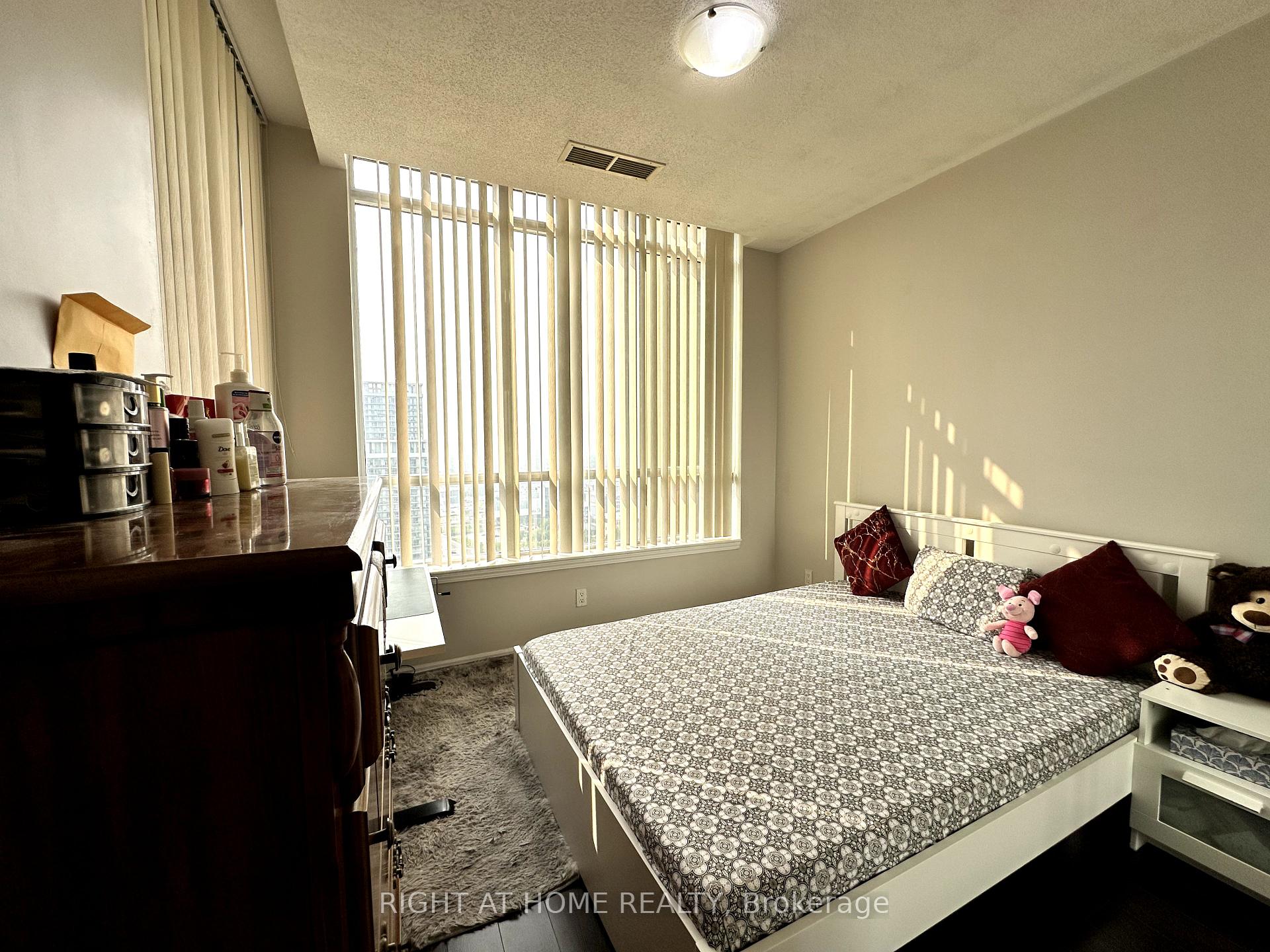 2 Bedrooms Condo at 4090 Living Arts, Mississauga For sale