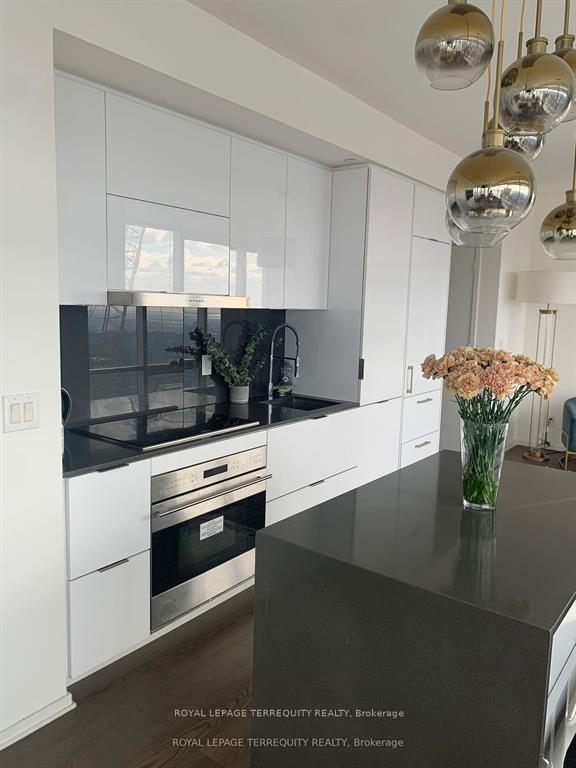 2 Bedrooms Condo at 1 Bloor, Toronto For sale