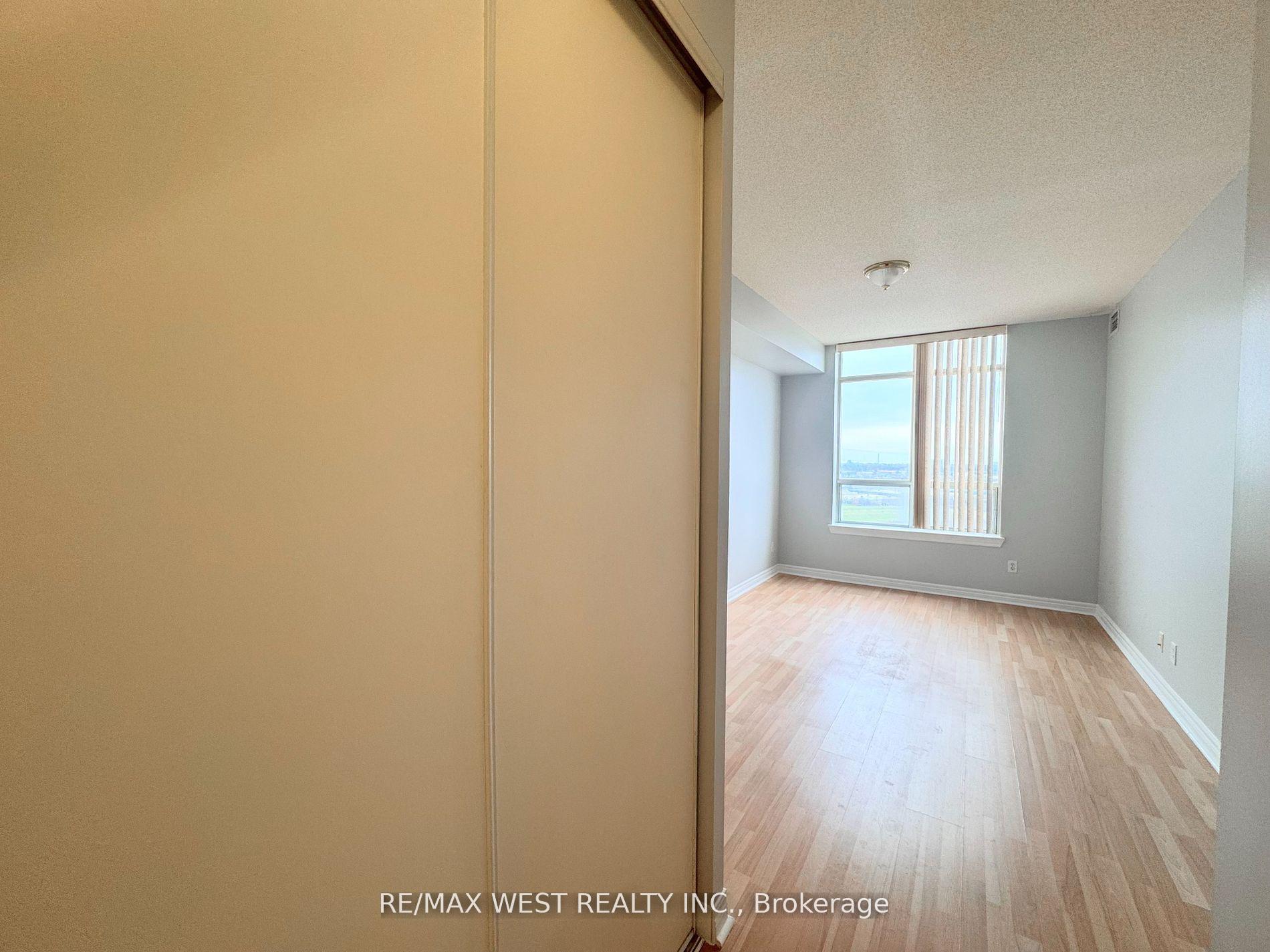 2 Bedrooms Condo at 1700 Eglinton, Toronto For sale
