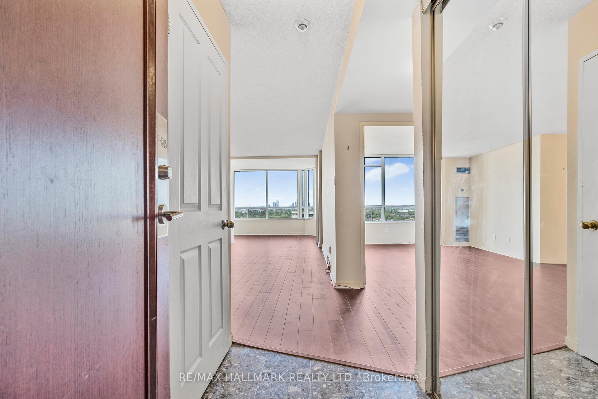 3 Bedrooms Condo at 1121 Steeles, Toronto For sale