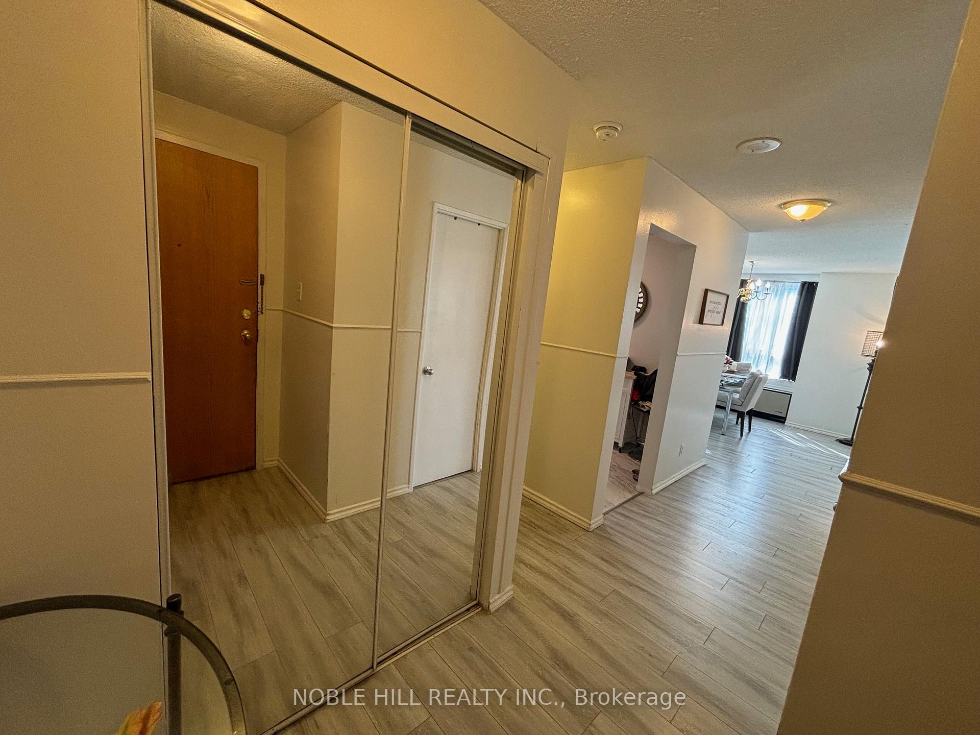 2 Bedrooms Condo at 61 markbrook,  Toronto For sale
