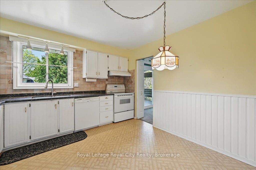 701 Castleguard Crescent