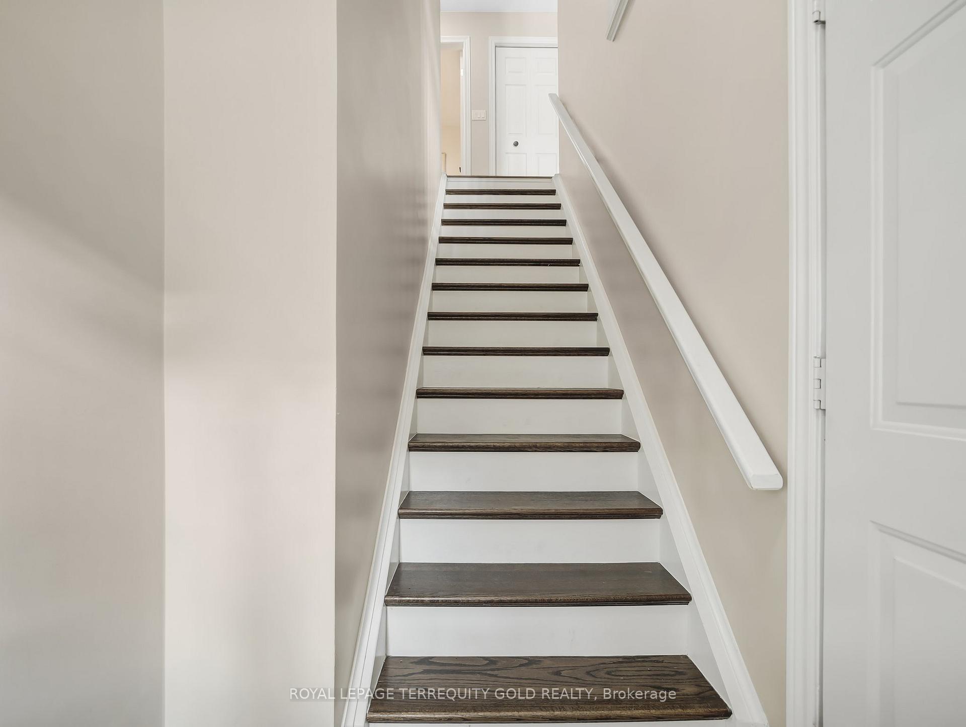 3 Bedrooms Condo at 4045 Upper Middle, Burlington For sale