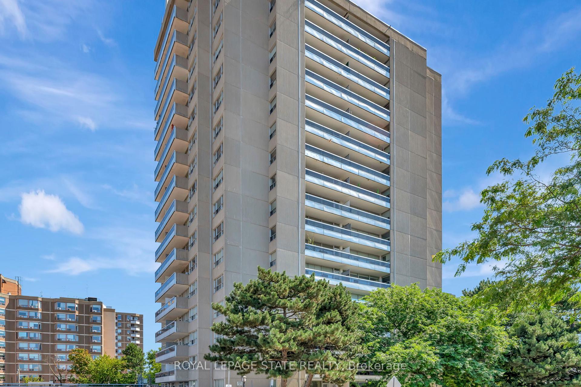3 Bedrooms Condo at 2263 Marine, Oakville For sale