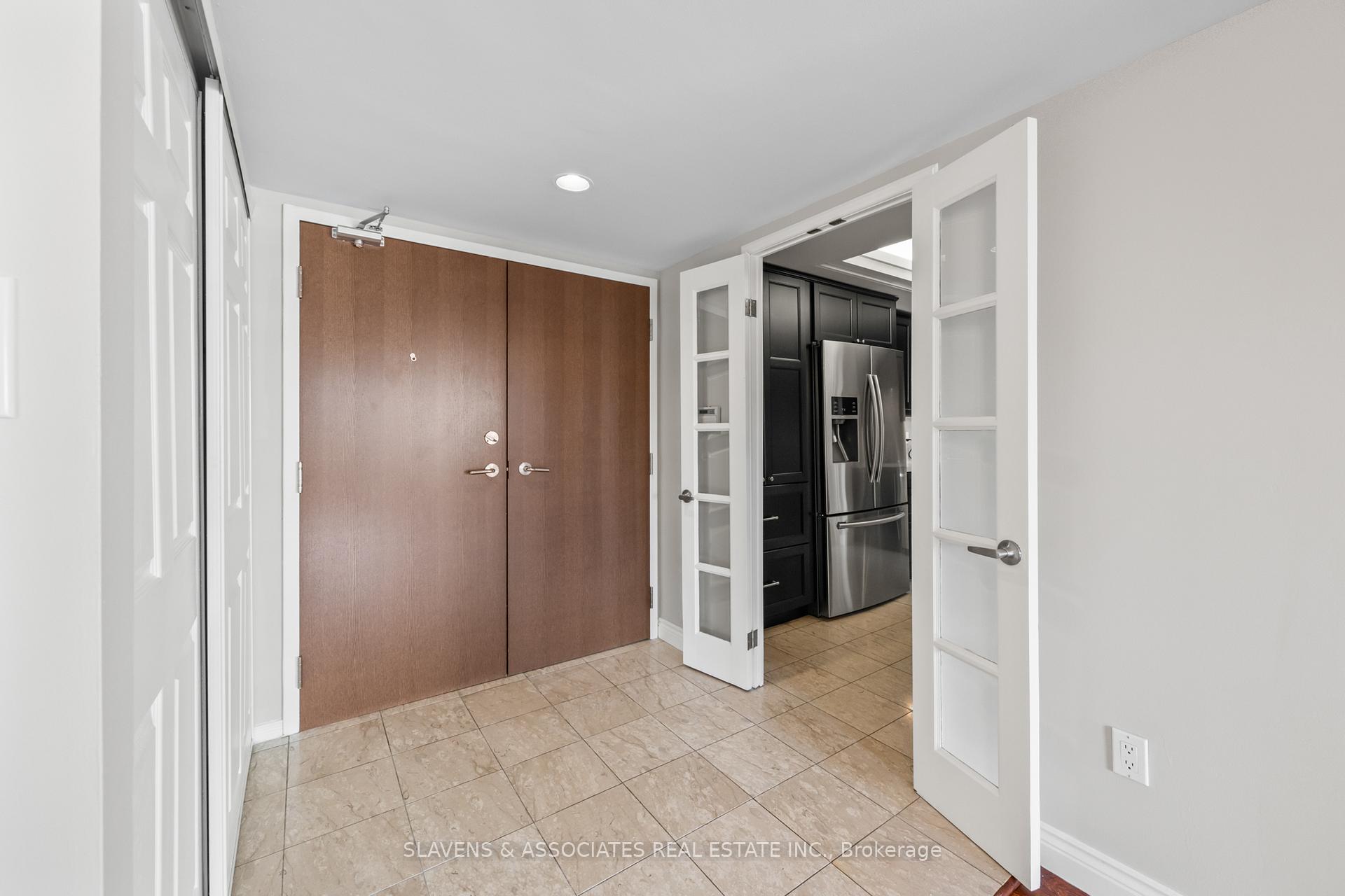 2 Bedrooms Condo at 71 Charles,  Toronto For sale