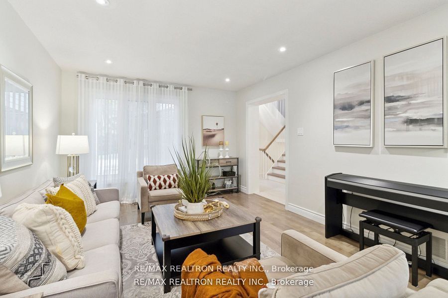 80 Chiswell Crescent, Toronto, ON M2N 6E1
