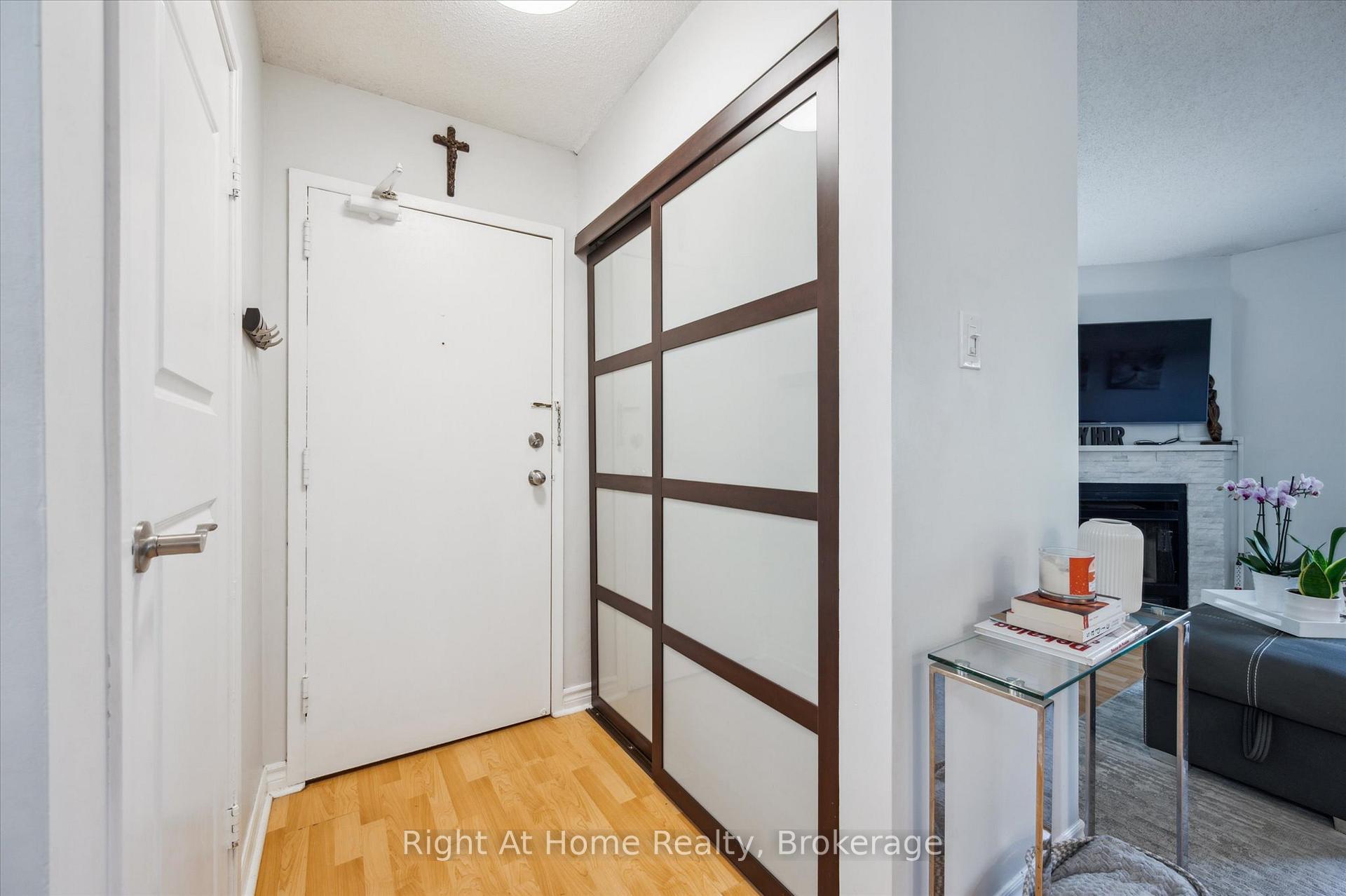 2 Bedrooms Condo at 1450 Glen Abbey, Oakville For sale