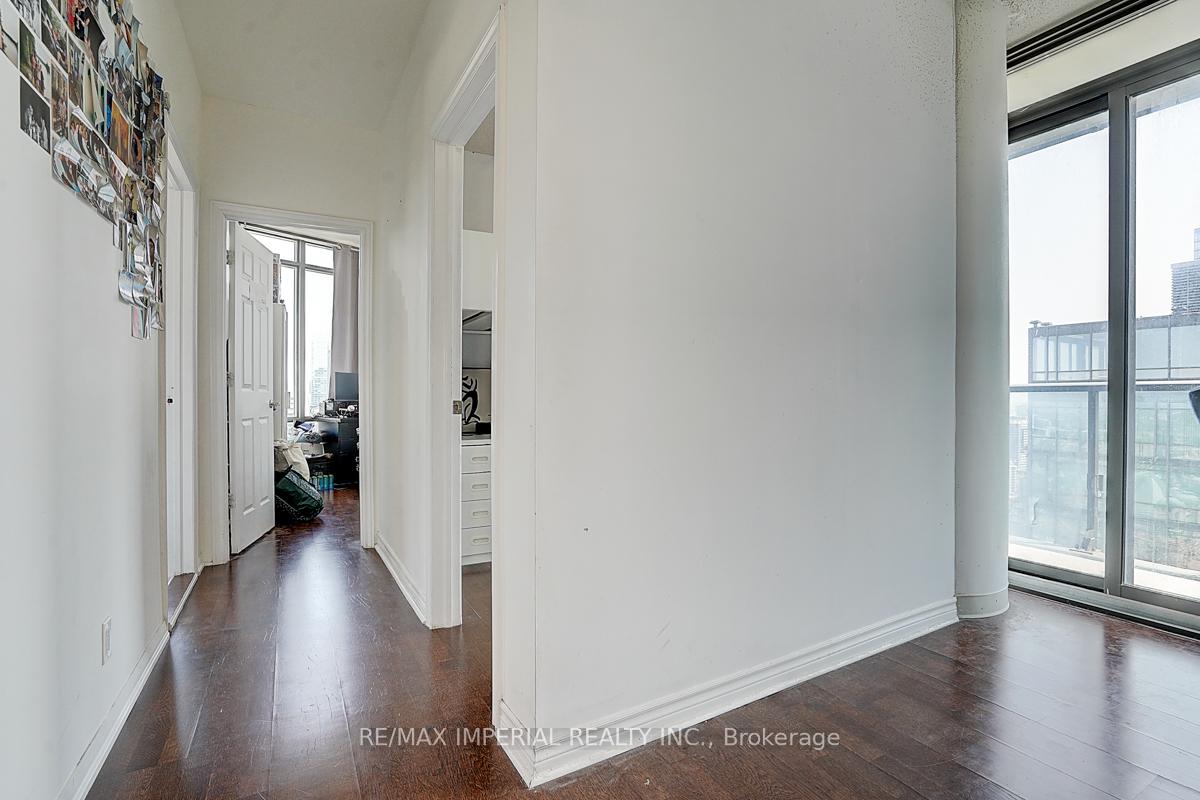 4 Bedrooms Condo at 832 Bay, Toronto For sale
