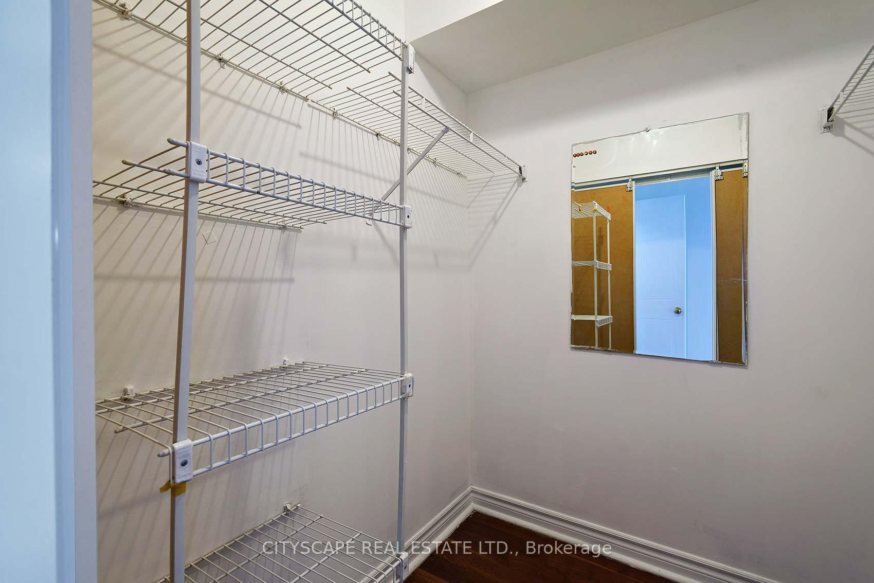 3 Bedrooms Condo at 135 Hillcrest, Mississauga For sale