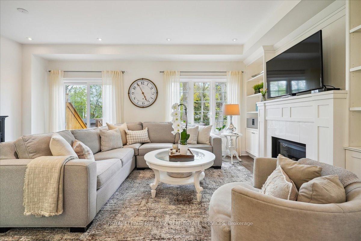 3 Bedrooms Condo at 2086 Ghent, Burlington For sale