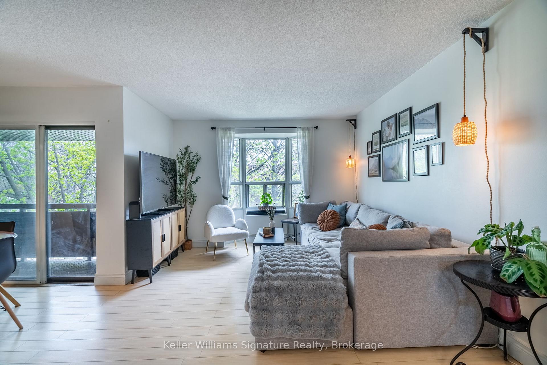 3 Bedrooms Condo at 3835 Lake Shore, Toronto For sale