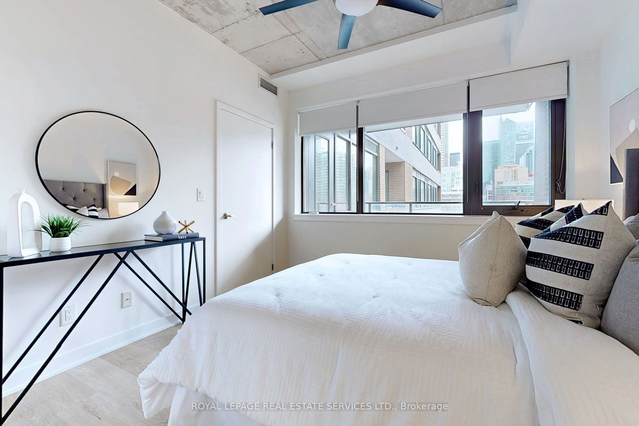 400 Wellington Street W, #507