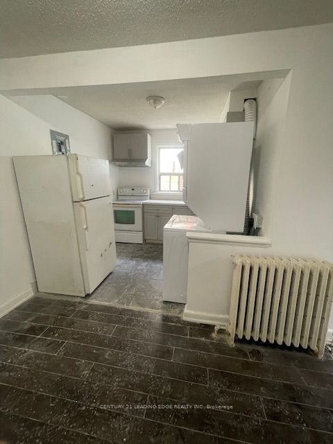 1516 Eglinton
