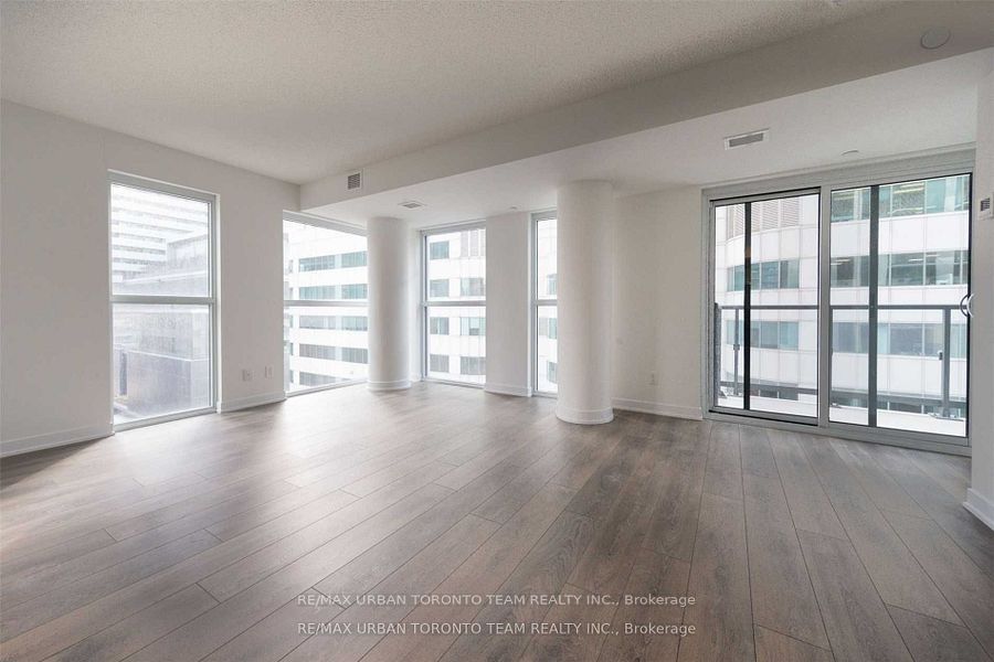 87 Peter Street, #917