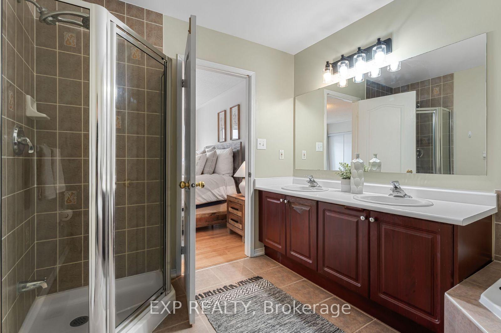 3 Bedrooms Condo at 1489 Heritage, Oakville For sale