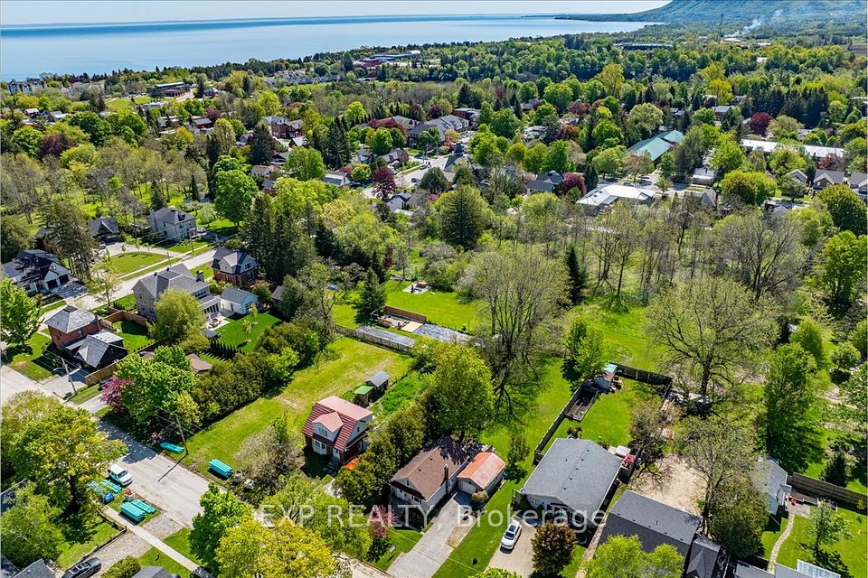 79 Elma Street, Blue Mountains, ON N0H 2P0