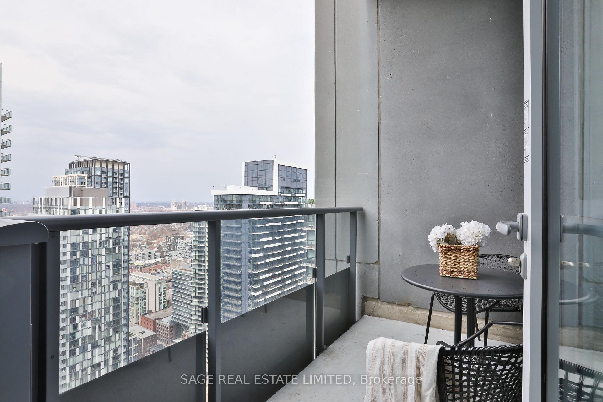 1 Bedroom Condo at 295 Adelaide,  Toronto For sale